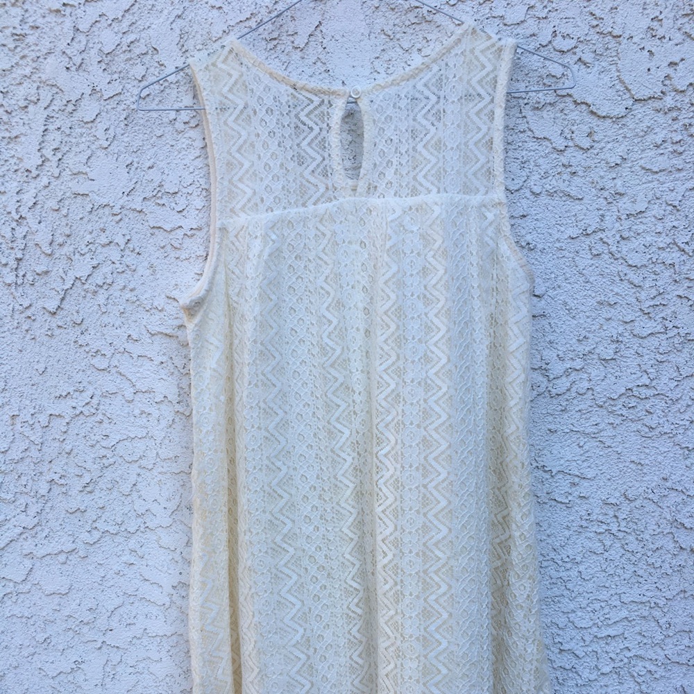 White tunic top - Picture 2 of 8